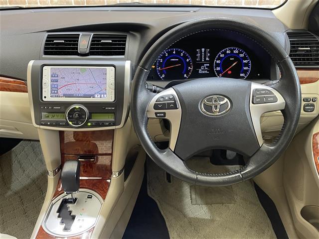 プレミオ １．８Ｘ　Ｌパッケージ　４ＷＤ　寒冷地仕様　オートエアコン　純正ナビ　バックカメラ　ワンセグＴＶ　ＥＴＣ　ヘッドライトレベライザー　オートライト　フォグランプ　オールオートパワーウインドウ（3枚目）