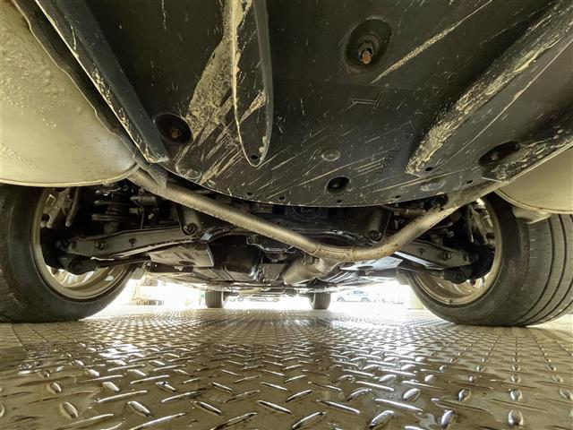 クラウンハイブリッド ロイヤルサルーン　Ｆｏｕｒ　ブラックスタイル　４ＷＤ　寒冷地仕様　クルーズコントロール　クリアランスソナー　横滑り防止装置　パワーシート　シートヒーター　ステアリングヒーター　リヤサンシェード　ＨＩＤヘッドランプ　リヤフォグランプ（38枚目）