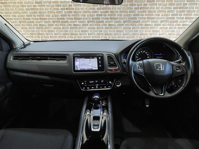 ヴェゼル ハイブリッドＸ　４ＷＤ　シティブレーキアクティブシステム　横滑り防止装置　パドルシフト　オートブレーキホールド　シートヒーター　純正ナビ　フルセグＴＶ　ＬＥＤヘッドライト　バックカメラ　ＥＴＣ　チップアップシート（2枚目）