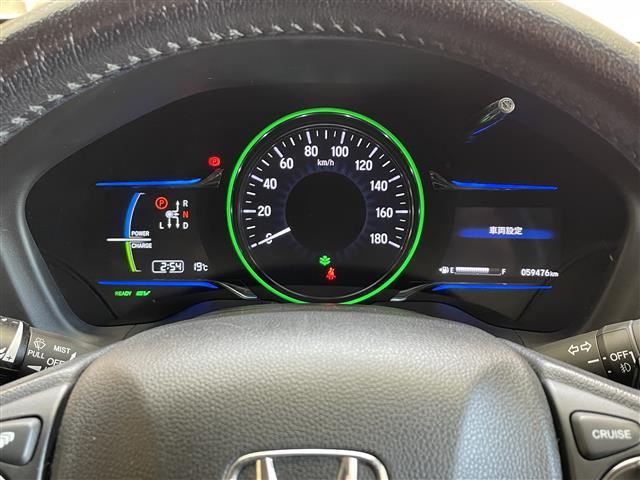 ヴェゼル ハイブリッドＸ　４ＷＤ　シティブレーキアクティブシステム　横滑り防止装置　パドルシフト　オートブレーキホールド　シートヒーター　純正ナビ　フルセグＴＶ　ＬＥＤヘッドライト　バックカメラ　ＥＴＣ　チップアップシート（4枚目）