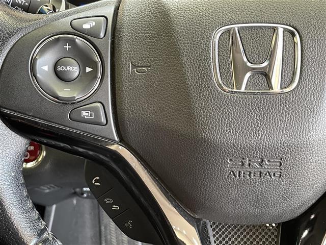 ヴェゼル ハイブリッドＸ　４ＷＤ　シティブレーキアクティブシステム　横滑り防止装置　パドルシフト　オートブレーキホールド　シートヒーター　純正ナビ　フルセグＴＶ　ＬＥＤヘッドライト　バックカメラ　ＥＴＣ　チップアップシート（5枚目）