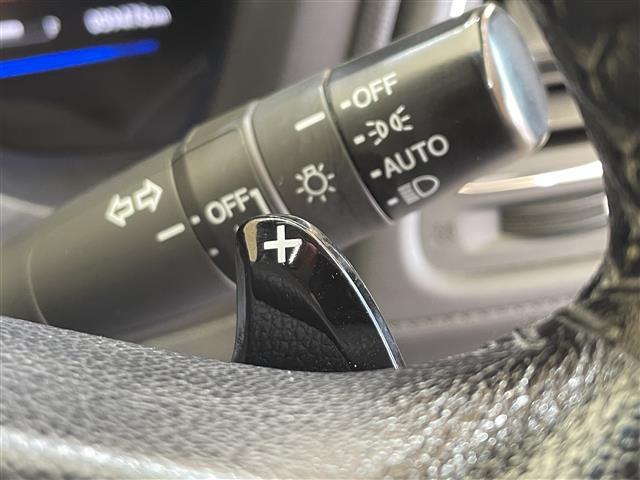 ヴェゼル ハイブリッドＸ　４ＷＤ　シティブレーキアクティブシステム　横滑り防止装置　パドルシフト　オートブレーキホールド　シートヒーター　純正ナビ　フルセグＴＶ　ＬＥＤヘッドライト　バックカメラ　ＥＴＣ　チップアップシート（7枚目）