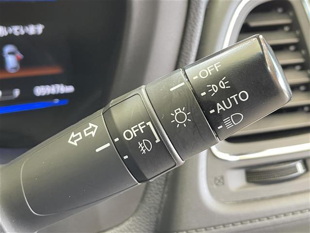ヴェゼル ハイブリッドＸ　４ＷＤ　シティブレーキアクティブシステム　横滑り防止装置　パドルシフト　オートブレーキホールド　シートヒーター　純正ナビ　フルセグＴＶ　ＬＥＤヘッドライト　バックカメラ　ＥＴＣ　チップアップシート（8枚目）