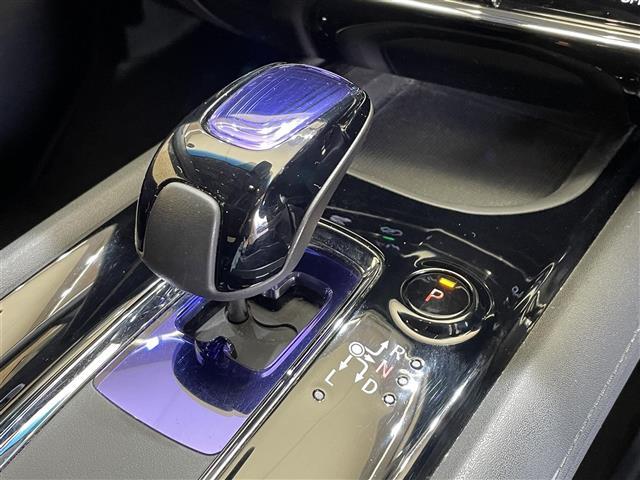 ヴェゼル ハイブリッドＸ　４ＷＤ　シティブレーキアクティブシステム　横滑り防止装置　パドルシフト　オートブレーキホールド　シートヒーター　純正ナビ　フルセグＴＶ　ＬＥＤヘッドライト　バックカメラ　ＥＴＣ　チップアップシート（14枚目）