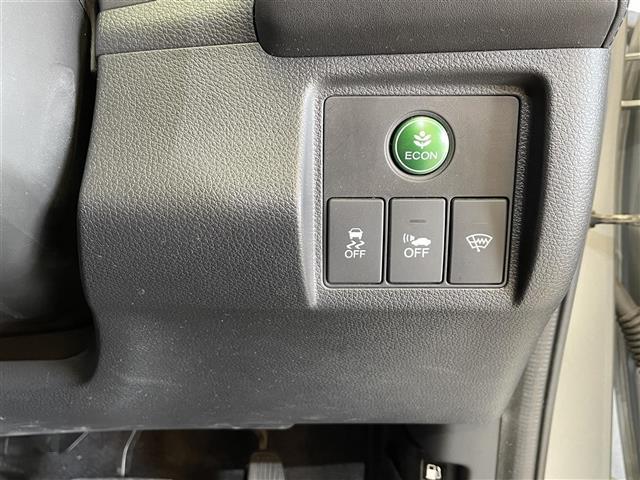 ヴェゼル ハイブリッドＸ　４ＷＤ　シティブレーキアクティブシステム　横滑り防止装置　パドルシフト　オートブレーキホールド　シートヒーター　純正ナビ　フルセグＴＶ　ＬＥＤヘッドライト　バックカメラ　ＥＴＣ　チップアップシート（17枚目）