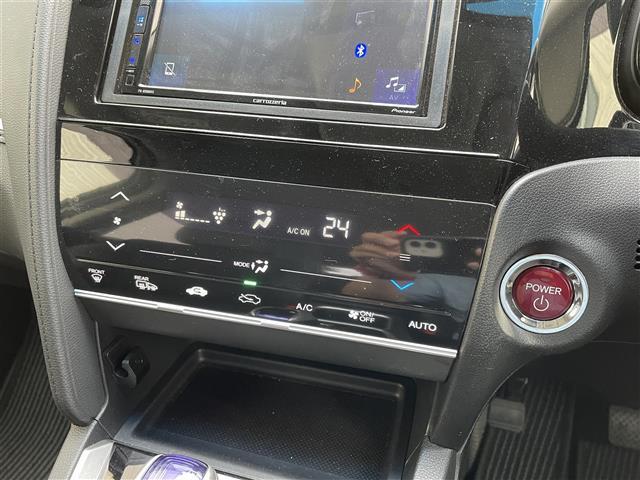シャトル ハイブリッドＸ　パドルシフト　クルーズコントロール　社外ディスプレイオーディオ　Ｂｌｕｅｔｏｏｔｈ／ＣＤ／ＡｐｐｌｅＣａｒＰｌａｙ　　バックカメラ　社外コーナーセンサー　ビルトインＥＴＣ　前後ドライブレコーダー（4枚目）