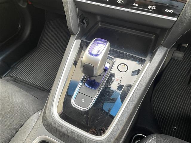 シャトル ハイブリッドＸ　パドルシフト　クルーズコントロール　社外ディスプレイオーディオ　Ｂｌｕｅｔｏｏｔｈ／ＣＤ／ＡｐｐｌｅＣａｒＰｌａｙ　　バックカメラ　社外コーナーセンサー　ビルトインＥＴＣ　前後ドライブレコーダー（5枚目）
