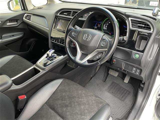 シャトル ハイブリッドＸ　パドルシフト　クルーズコントロール　社外ディスプレイオーディオ　Ｂｌｕｅｔｏｏｔｈ／ＣＤ／ＡｐｐｌｅＣａｒＰｌａｙ　　バックカメラ　社外コーナーセンサー　ビルトインＥＴＣ　前後ドライブレコーダー（16枚目）