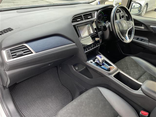 シャトル ハイブリッドＸ　パドルシフト　クルーズコントロール　社外ディスプレイオーディオ　Ｂｌｕｅｔｏｏｔｈ／ＣＤ／ＡｐｐｌｅＣａｒＰｌａｙ　　バックカメラ　社外コーナーセンサー　ビルトインＥＴＣ　前後ドライブレコーダー（18枚目）