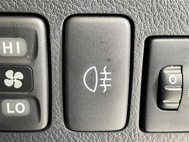 タウンエースバン ＧＬ　４ＷＤ　センターデフロック　純正ナビ　バックカメラ　ドライブレコーダー　フォグランプ　ヘッドライトレベライザー　純正ゴムマット　パワーウインドウ　１３インチアルミホイール（15枚目）