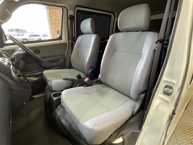 タウンエースバン ＧＬ　４ＷＤ　センターデフロック　純正ナビ　バックカメラ　ドライブレコーダー　フォグランプ　ヘッドライトレベライザー　純正ゴムマット　パワーウインドウ　１３インチアルミホイール（22枚目）
