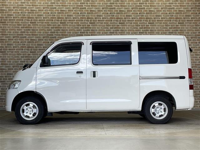 タウンエースバン ＧＬ　４ＷＤ　センターデフロック　純正ナビ　バックカメラ　ドライブレコーダー　フォグランプ　ヘッドライトレベライザー　純正ゴムマット　パワーウインドウ　１３インチアルミホイール（29枚目）