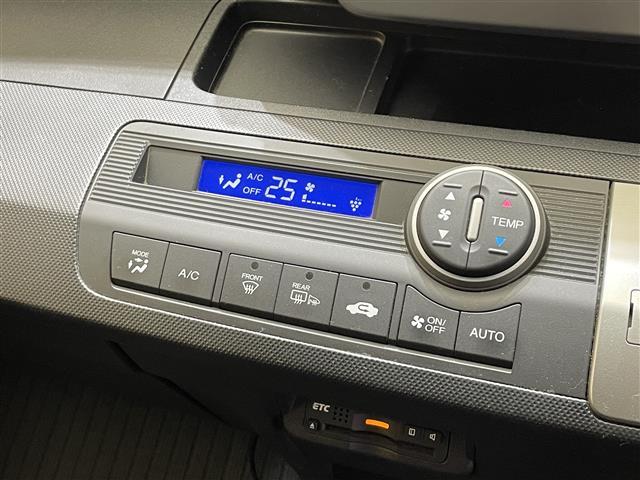 フリード Ｇ　ジャストセレクション　４ＷＤ　６人乗り　左側パワースライドドア　横滑り防止装置　ヒルスタートアシスト機能　フルオートエアコン　エンジンスターター　純正ナビ　バックカメラ　ドライブレコーダー（10枚目）