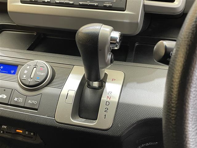 フリード Ｇ　ジャストセレクション　４ＷＤ　６人乗り　左側パワースライドドア　横滑り防止装置　ヒルスタートアシスト機能　フルオートエアコン　エンジンスターター　純正ナビ　バックカメラ　ドライブレコーダー（11枚目）