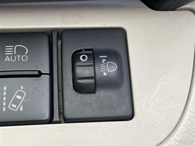 シエンタ Ｇ　３列７人乗り　トヨタセーフティセンスＣ　両側パワースライドドア　横滑り防止装置　プリクラッシュセーフティ　レーンディパーチャーアラート　オートマチックハイビーム　カロッツェリアナビ　バックカメラ（17枚目）