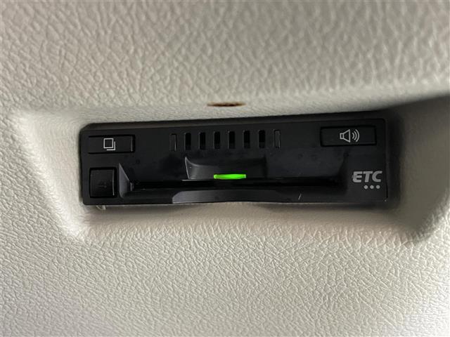 シエンタ Ｇ　３列７人乗り　トヨタセーフティセンスＣ　両側パワースライドドア　横滑り防止装置　プリクラッシュセーフティ　レーンディパーチャーアラート　オートマチックハイビーム　カロッツェリアナビ　バックカメラ（18枚目）