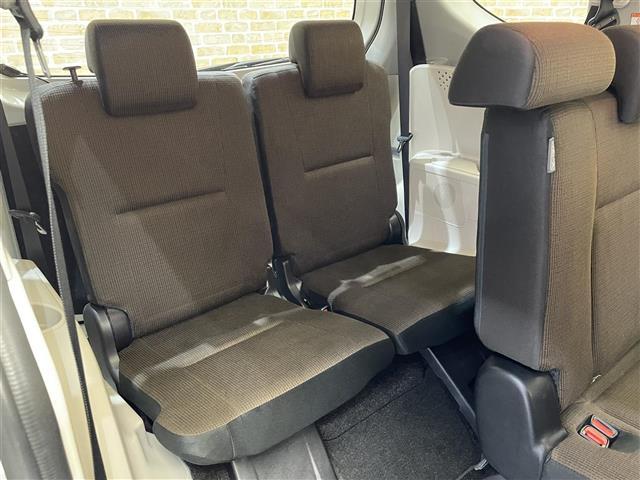 シエンタ Ｇ　３列７人乗り　トヨタセーフティセンスＣ　両側パワースライドドア　横滑り防止装置　プリクラッシュセーフティ　レーンディパーチャーアラート　オートマチックハイビーム　カロッツェリアナビ　バックカメラ（26枚目）