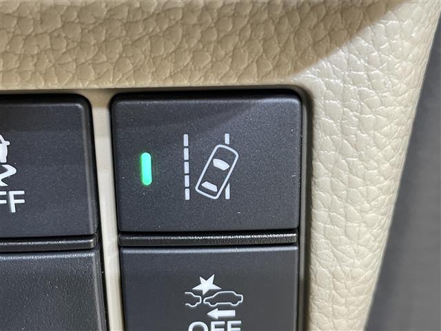 Ｎ－ＢＯＸ Ｇ・Ｌホンダセンシング　４ＷＤ　両側パワースライドドア　ホンダセンシング　衝突軽減ブレーキ　アダプティブクルーズコントロール　オートハイビーム　前席シートヒーター　ロールサンシェード　純正ナビ　フルＬＥＤヘッドランプ（6枚目）