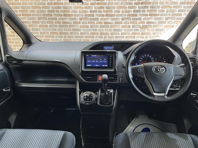 ヴォクシー ＺＳ　煌ＩＩ　ワンオーナー　４ＷＤ　寒冷地仕様　両側パワースライドドア　トヨタセーフティセンスＣ　プリクラッシュセーフティ　クルーズコントロール　クリアランスソナー　純正ＳＤナビ　ＬＥＤヘッドランプ（10枚目）