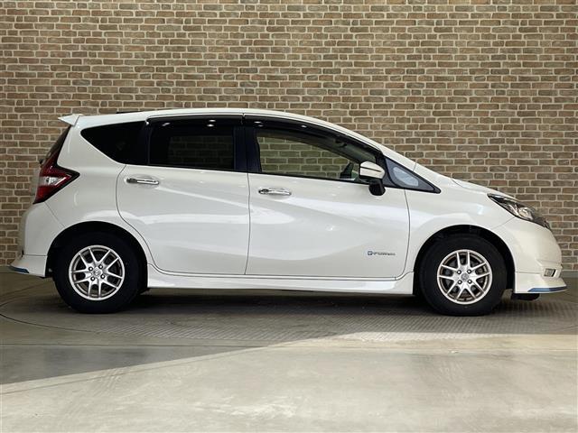 ノート e-パワー X アラウンドビューモニター エマージェンシーブレーキ レーンアシスト 前後ソナー インテリジェントルームミラー 横滑り防止装置 ストラーダナビ フルセグTV ETC LEDヘッドライト(33枚目)