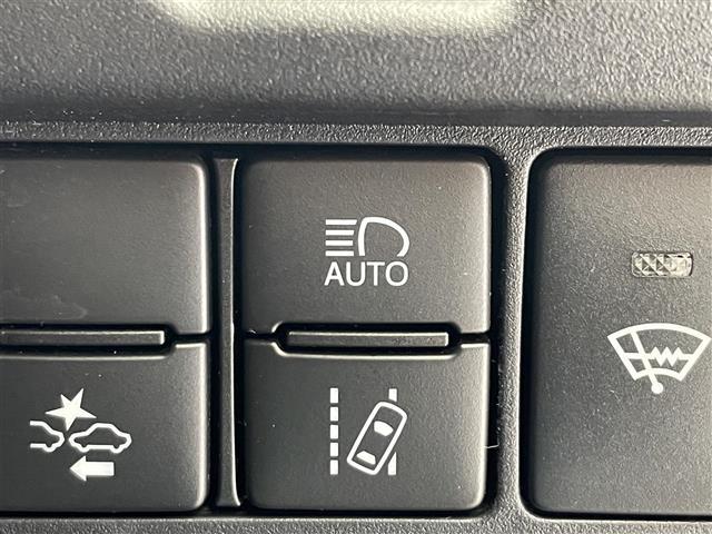 ヴォクシー ZS 煌II ワンオーナー 4WD 寒冷地仕様 カロッツェリア後席ディスプレイ 両側パワースライドドア トヨタセーフティセンスC クルーズコントロール クリアランスソナー プリクラッシュセーフティ 純正ホイール(9枚目)