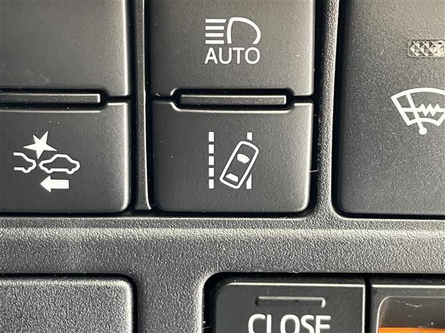 ヴォクシー ZS 煌II ワンオーナー 4WD 寒冷地仕様 カロッツェリア後席ディスプレイ 両側パワースライドドア トヨタセーフティセンスC クルーズコントロール クリアランスソナー プリクラッシュセーフティ 純正ホイール(10枚目)