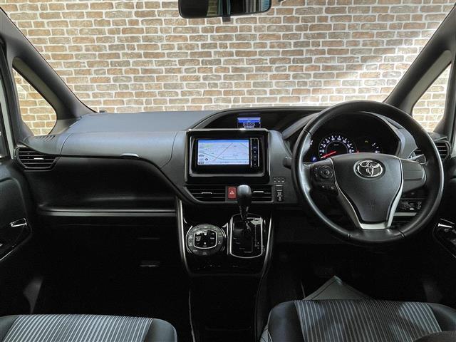 ヴォクシー ZS 煌II ワンオーナー 4WD 寒冷地仕様 カロッツェリア後席ディスプレイ 両側パワースライドドア トヨタセーフティセンスC クルーズコントロール クリアランスソナー プリクラッシュセーフティ 純正ホイール(14枚目)