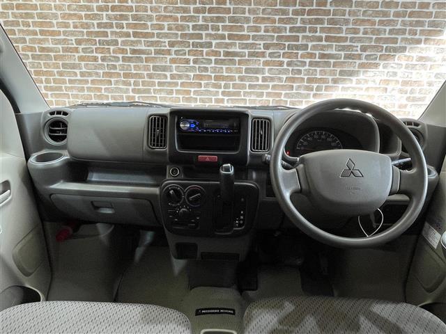 ミニキャブバン Ｇ　４ＷＤ　５速ＡＧＳ　オーバーヘッドシェルフ　パワーウインドウ　ヘッドライトレベライザー　フォグランプ　カロッツェリアオーディオ　１２インチスチールホイール　純正フロアマット（2枚目）