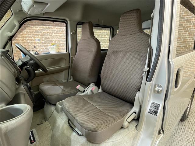 ミニキャブバン Ｇ　４ＷＤ　５速ＡＧＳ　オーバーヘッドシェルフ　パワーウインドウ　ヘッドライトレベライザー　フォグランプ　カロッツェリアオーディオ　１２インチスチールホイール　純正フロアマット（18枚目）