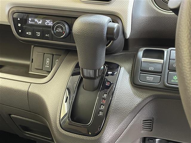 Ｎ－ＢＯＸ Ｌ　４ＷＤ　左側パワースライドドア　ホンダセンシング　衝突軽減ブレーキ　渋滞追従機能付きクルーズコントロール　パーキングセンサー　シートヒーター　シートバックテーブル　カロッツェリアナビ（11枚目）