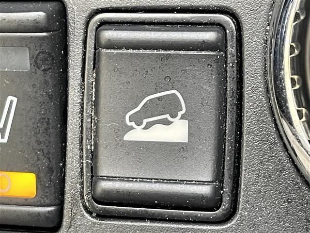 エクストレイル モード・プレミアｉ　ハイコントラストインテリア　プロパイロット　クルーズコントロール　エマージェンシーブレーキ　レーンアシストコーナーセンサー　コーナリングスタビリティアシスト　アクティブエンジンブレーキ　ダウンヒルアシスト　アイドリングストップ（21枚目）