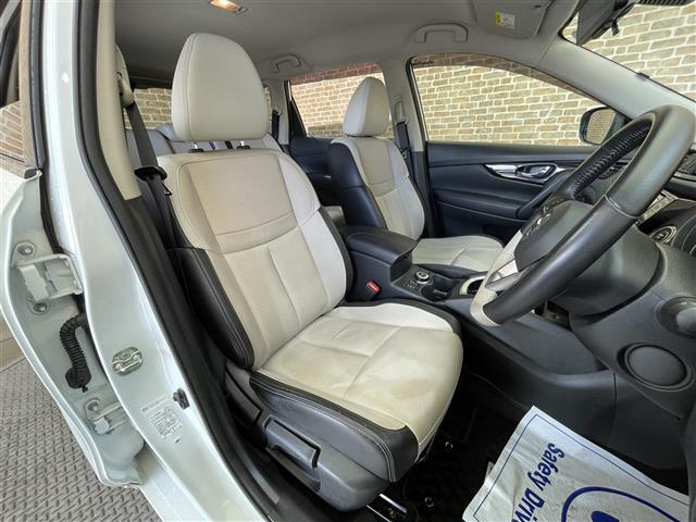 エクストレイル モード・プレミアｉ　ハイコントラストインテリア　プロパイロット　クルーズコントロール　エマージェンシーブレーキ　レーンアシストコーナーセンサー　コーナリングスタビリティアシスト　アクティブエンジンブレーキ　ダウンヒルアシスト　アイドリングストップ（24枚目）