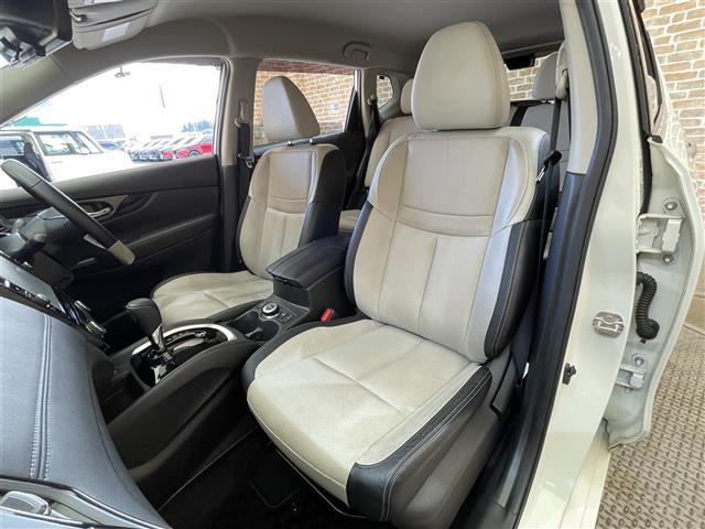 エクストレイル モード・プレミアｉ　ハイコントラストインテリア　プロパイロット　クルーズコントロール　エマージェンシーブレーキ　レーンアシストコーナーセンサー　コーナリングスタビリティアシスト　アクティブエンジンブレーキ　ダウンヒルアシスト　アイドリングストップ（25枚目）