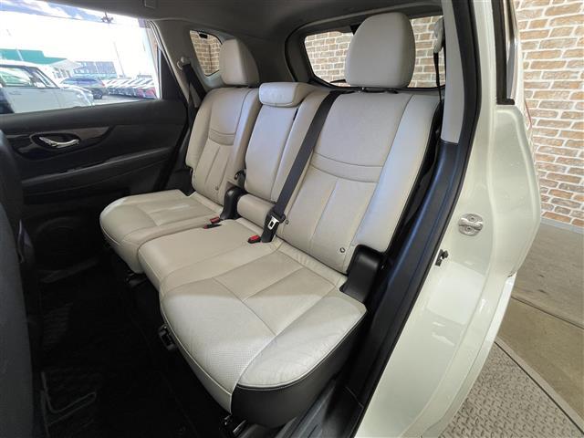 エクストレイル モード・プレミアｉ　ハイコントラストインテリア　プロパイロット　クルーズコントロール　エマージェンシーブレーキ　レーンアシストコーナーセンサー　コーナリングスタビリティアシスト　アクティブエンジンブレーキ　ダウンヒルアシスト　アイドリングストップ（27枚目）