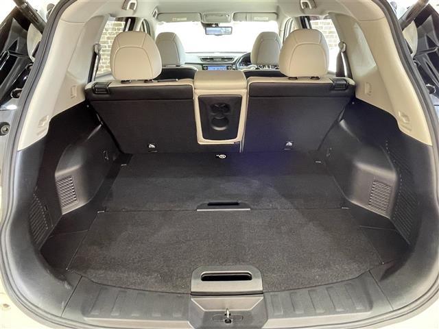 エクストレイル モード・プレミアｉ　ハイコントラストインテリア　プロパイロット　クルーズコントロール　エマージェンシーブレーキ　レーンアシストコーナーセンサー　コーナリングスタビリティアシスト　アクティブエンジンブレーキ　ダウンヒルアシスト　アイドリングストップ（28枚目）