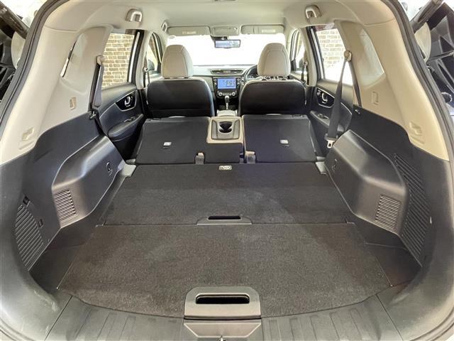 エクストレイル モード・プレミアｉ　ハイコントラストインテリア　プロパイロット　クルーズコントロール　エマージェンシーブレーキ　レーンアシストコーナーセンサー　コーナリングスタビリティアシスト　アクティブエンジンブレーキ　ダウンヒルアシスト　アイドリングストップ（29枚目）