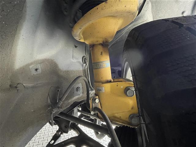 レヴォーグ １．６ＧＴ－Ｓアイサイト　４ＷＤ　本革シート　ビルシュタインダンパー　アイサイトＶｅｒ．３　アドバンスドセイフティパッケージ　パドルシフト　パワーシート　シートヒーター　純正ナビ　エンジンスターター（2枚目）