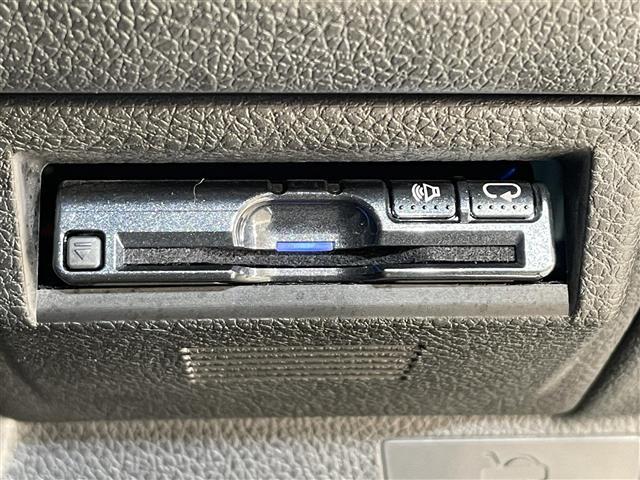 レヴォーグ １．６ＧＴ－Ｓアイサイト　４ＷＤ　本革シート　ビルシュタインダンパー　アイサイトＶｅｒ．３　アドバンスドセイフティパッケージ　パドルシフト　パワーシート　シートヒーター　純正ナビ　エンジンスターター（6枚目）