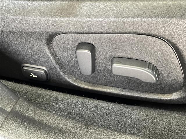 レヴォーグ １．６ＧＴ－Ｓアイサイト　４ＷＤ　本革シート　ビルシュタインダンパー　アイサイトＶｅｒ．３　アドバンスドセイフティパッケージ　パドルシフト　パワーシート　シートヒーター　純正ナビ　エンジンスターター（25枚目）