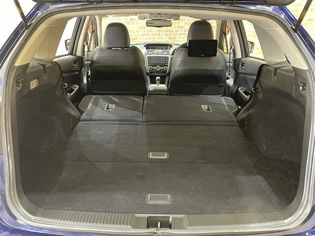 レヴォーグ １．６ＧＴ－Ｓアイサイト　４ＷＤ　本革シート　ビルシュタインダンパー　アイサイトＶｅｒ．３　アドバンスドセイフティパッケージ　パドルシフト　パワーシート　シートヒーター　純正ナビ　エンジンスターター（30枚目）