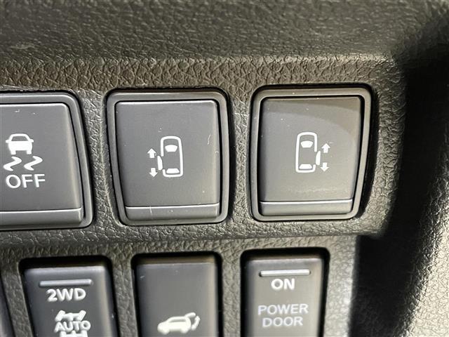 エルグランド ライダー　黒本革シート　４ＷＤ　両側パワースライドドア　レザーシート　アラウンドビューモニター　オートバックドア　インテリジェントクルーズコントロール　エマージェンシーブレーキ　コーナーセンサー　パワーシート　シートヒーター（3枚目）