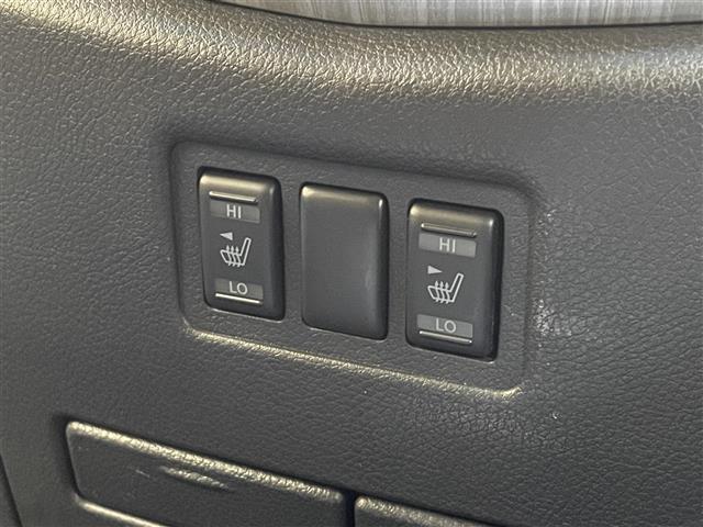 エルグランド ライダー　黒本革シート　４ＷＤ　両側パワースライドドア　レザーシート　アラウンドビューモニター　オートバックドア　インテリジェントクルーズコントロール　エマージェンシーブレーキ　コーナーセンサー　パワーシート　シートヒーター（4枚目）