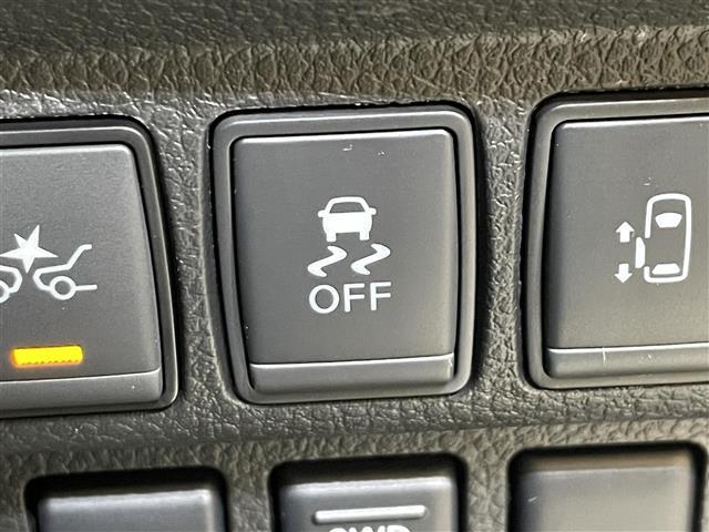 エルグランド ライダー　黒本革シート　４ＷＤ　両側パワースライドドア　レザーシート　アラウンドビューモニター　オートバックドア　インテリジェントクルーズコントロール　エマージェンシーブレーキ　コーナーセンサー　パワーシート　シートヒーター（7枚目）