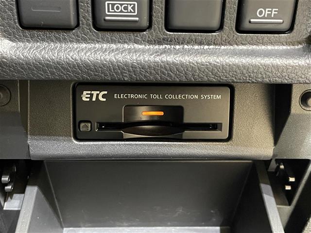 エルグランド ライダー　黒本革シート　４ＷＤ　両側パワースライドドア　レザーシート　アラウンドビューモニター　オートバックドア　インテリジェントクルーズコントロール　エマージェンシーブレーキ　コーナーセンサー　パワーシート　シートヒーター（9枚目）