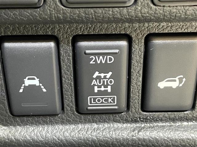 エルグランド ライダー　黒本革シート　４ＷＤ　両側パワースライドドア　レザーシート　アラウンドビューモニター　オートバックドア　インテリジェントクルーズコントロール　エマージェンシーブレーキ　コーナーセンサー　パワーシート　シートヒーター（11枚目）