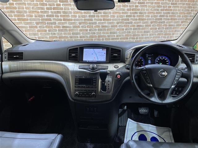 エルグランド ライダー　黒本革シート　４ＷＤ　両側パワースライドドア　レザーシート　アラウンドビューモニター　オートバックドア　インテリジェントクルーズコントロール　エマージェンシーブレーキ　コーナーセンサー　パワーシート　シートヒーター（12枚目）