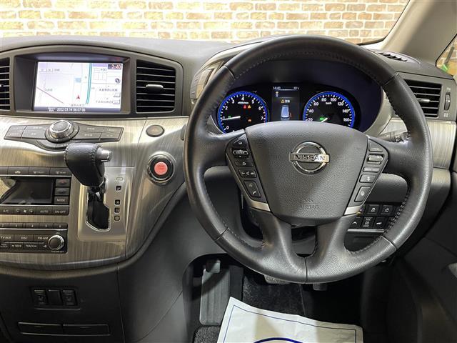 エルグランド ライダー　黒本革シート　４ＷＤ　両側パワースライドドア　レザーシート　アラウンドビューモニター　オートバックドア　インテリジェントクルーズコントロール　エマージェンシーブレーキ　コーナーセンサー　パワーシート　シートヒーター（13枚目）