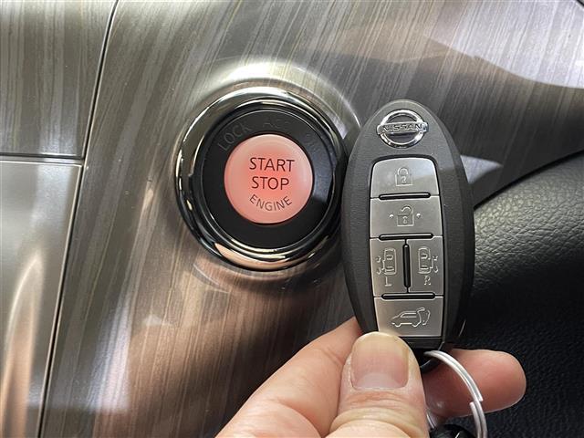 エルグランド ライダー　黒本革シート　４ＷＤ　両側パワースライドドア　レザーシート　アラウンドビューモニター　オートバックドア　インテリジェントクルーズコントロール　エマージェンシーブレーキ　コーナーセンサー　パワーシート　シートヒーター（21枚目）