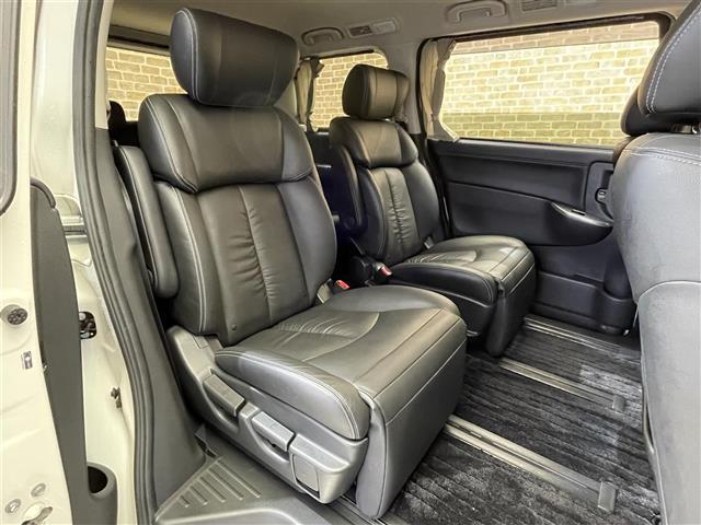 エルグランド ライダー　黒本革シート　４ＷＤ　両側パワースライドドア　レザーシート　アラウンドビューモニター　オートバックドア　インテリジェントクルーズコントロール　エマージェンシーブレーキ　コーナーセンサー　パワーシート　シートヒーター（25枚目）