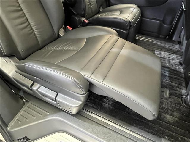 エルグランド ライダー　黒本革シート　４ＷＤ　両側パワースライドドア　レザーシート　アラウンドビューモニター　オートバックドア　インテリジェントクルーズコントロール　エマージェンシーブレーキ　コーナーセンサー　パワーシート　シートヒーター（26枚目）